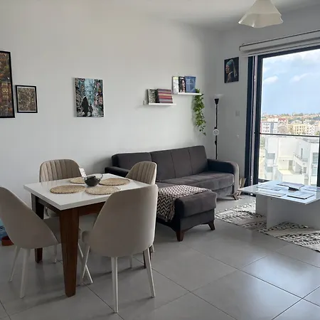 Your Nest Famagusta Apartment דירה *